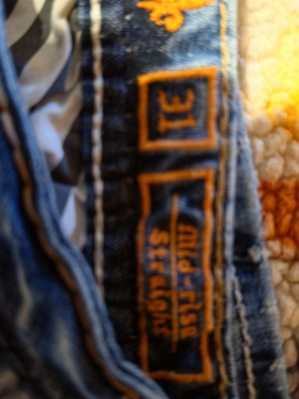 Womens Rock Revival Distressed Boot Cut Jeans with Embroidered Pocket 31x34 - Picture 3 of 4